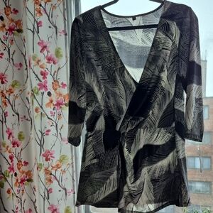 Stretchy Black and White Women's Top PTP 21" Stretchy US XL